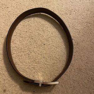 Brown and Black sides to the leather belt. Size 26-28 in mens.